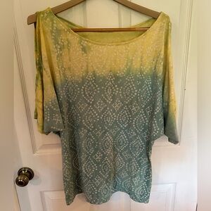 Language cotton/modal top. xl with cold shoulder slits. Excellent condition!